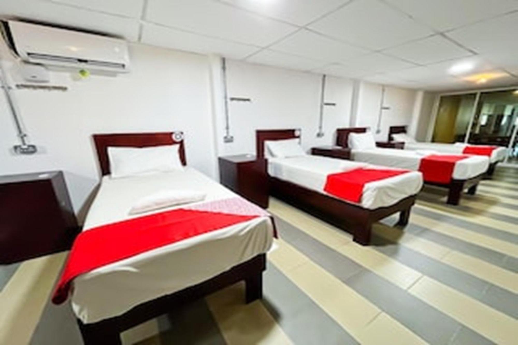 Super Oyo 90572 J Hotel Masjid India กัวลาลัมเปอร์ ภายนอก รูปภาพ