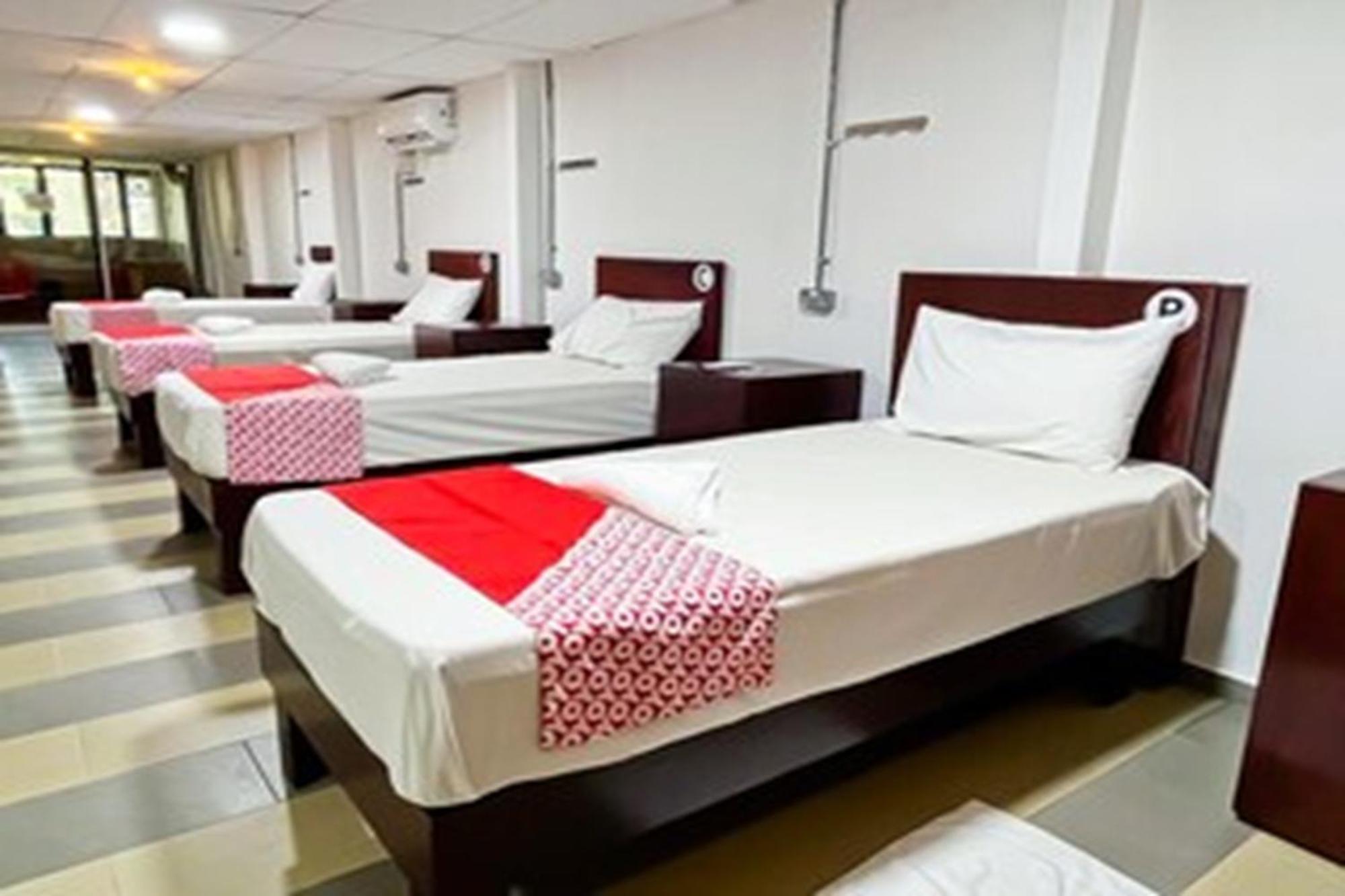 Super Oyo 90572 J Hotel Masjid India กัวลาลัมเปอร์ ภายนอก รูปภาพ