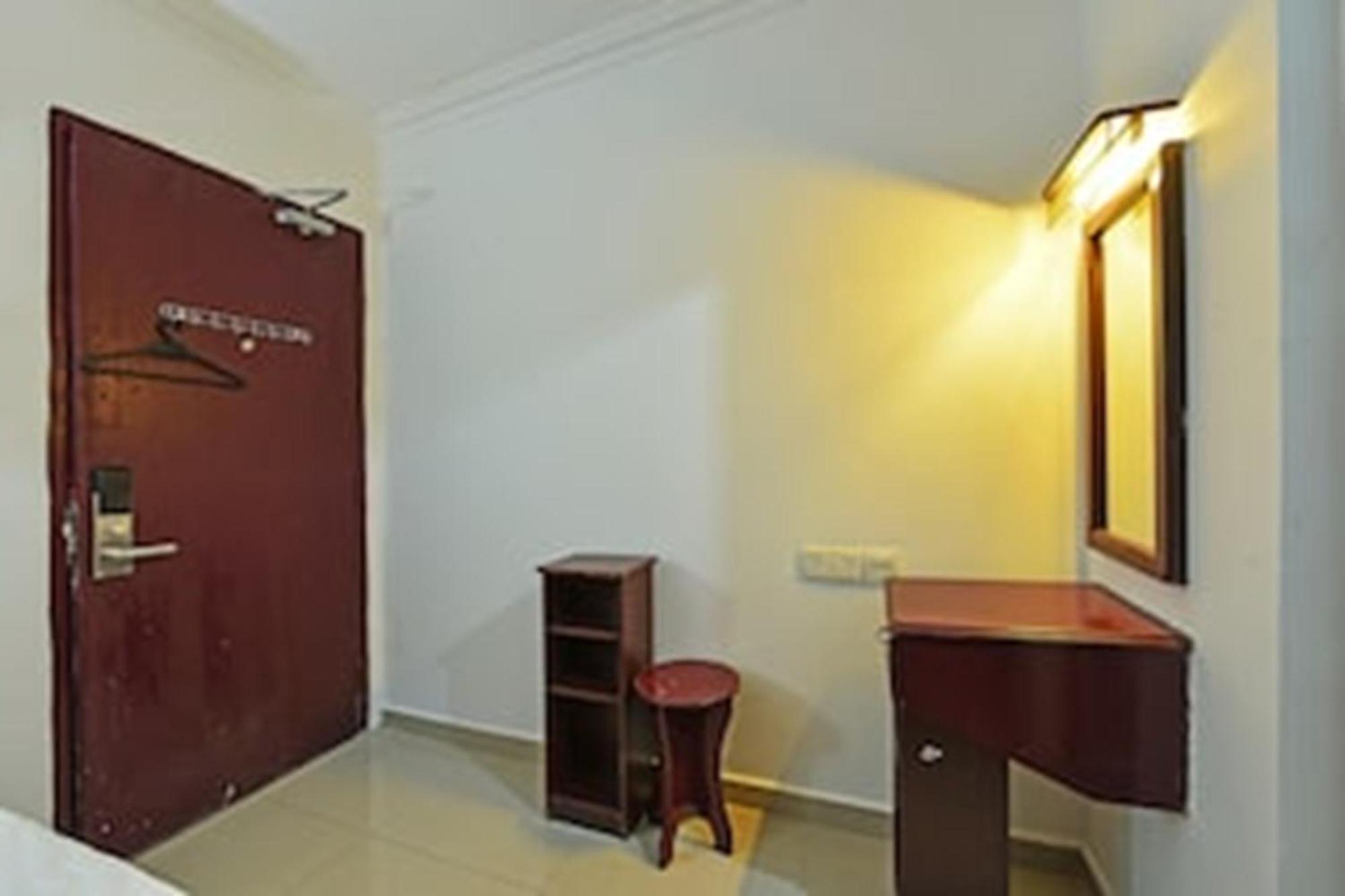 Super Oyo 90572 J Hotel Masjid India กัวลาลัมเปอร์ ภายนอก รูปภาพ