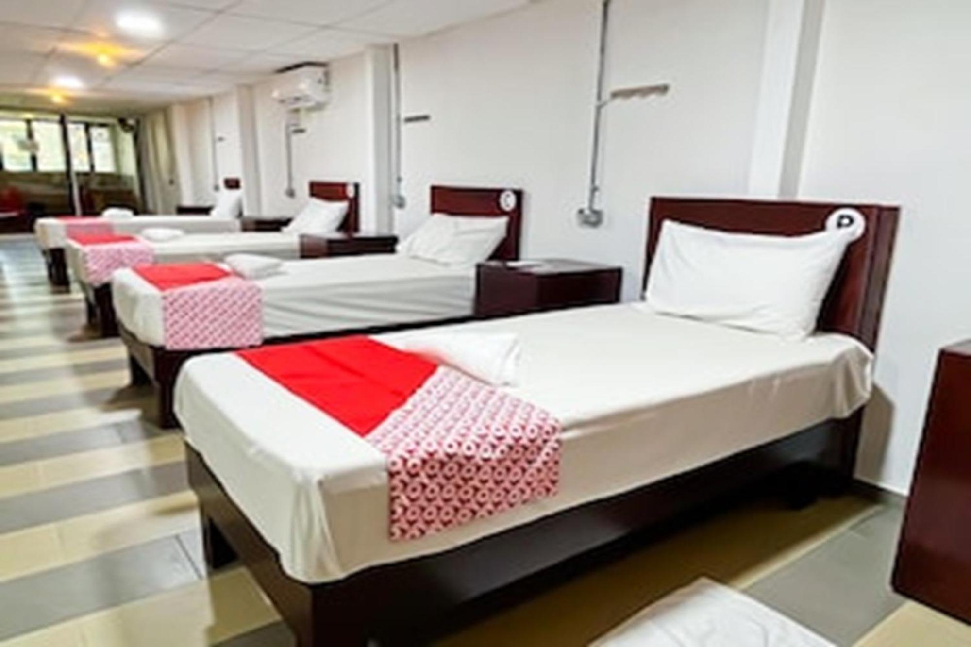 Super Oyo 90572 J Hotel Masjid India กัวลาลัมเปอร์ ภายนอก รูปภาพ