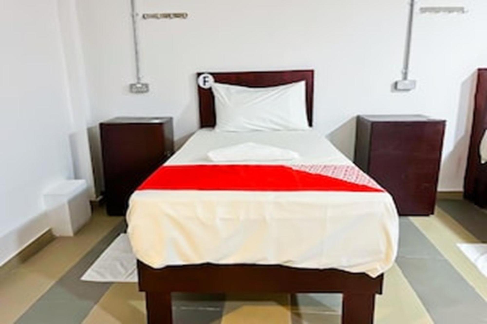 Super Oyo 90572 J Hotel Masjid India กัวลาลัมเปอร์ ภายนอก รูปภาพ